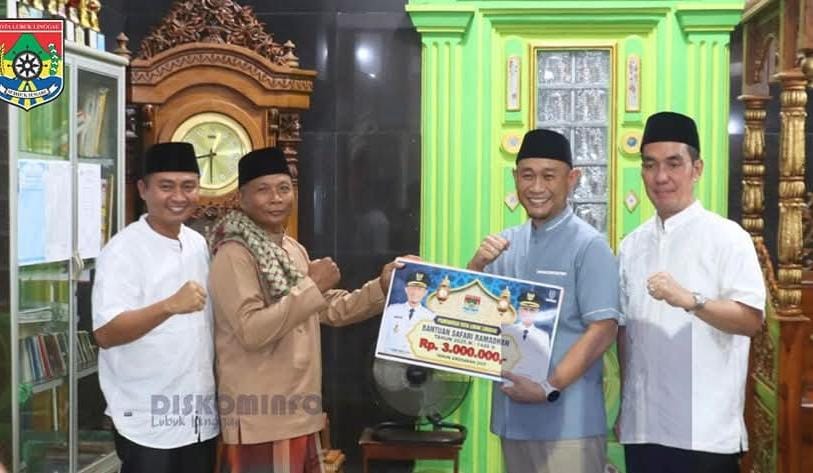 Wako H Rachmat Hidayat dan Anggota DPR RI H Fauzi Amro Safari Ramadhan di Masjid Muhsinin