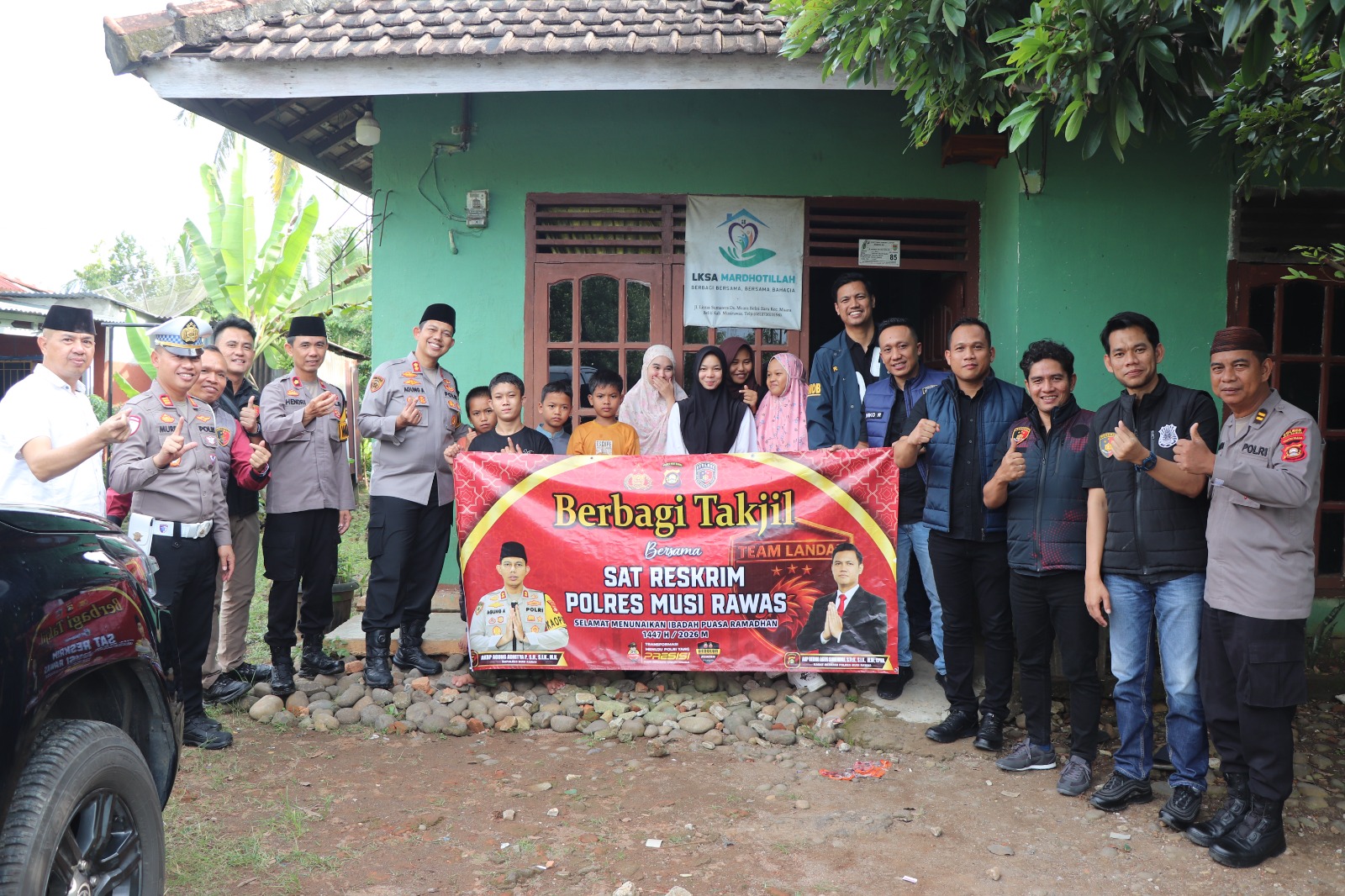 Satreskrim Polres Musi Rawas Turun Langsung Salurkan Bansos dan Takjil