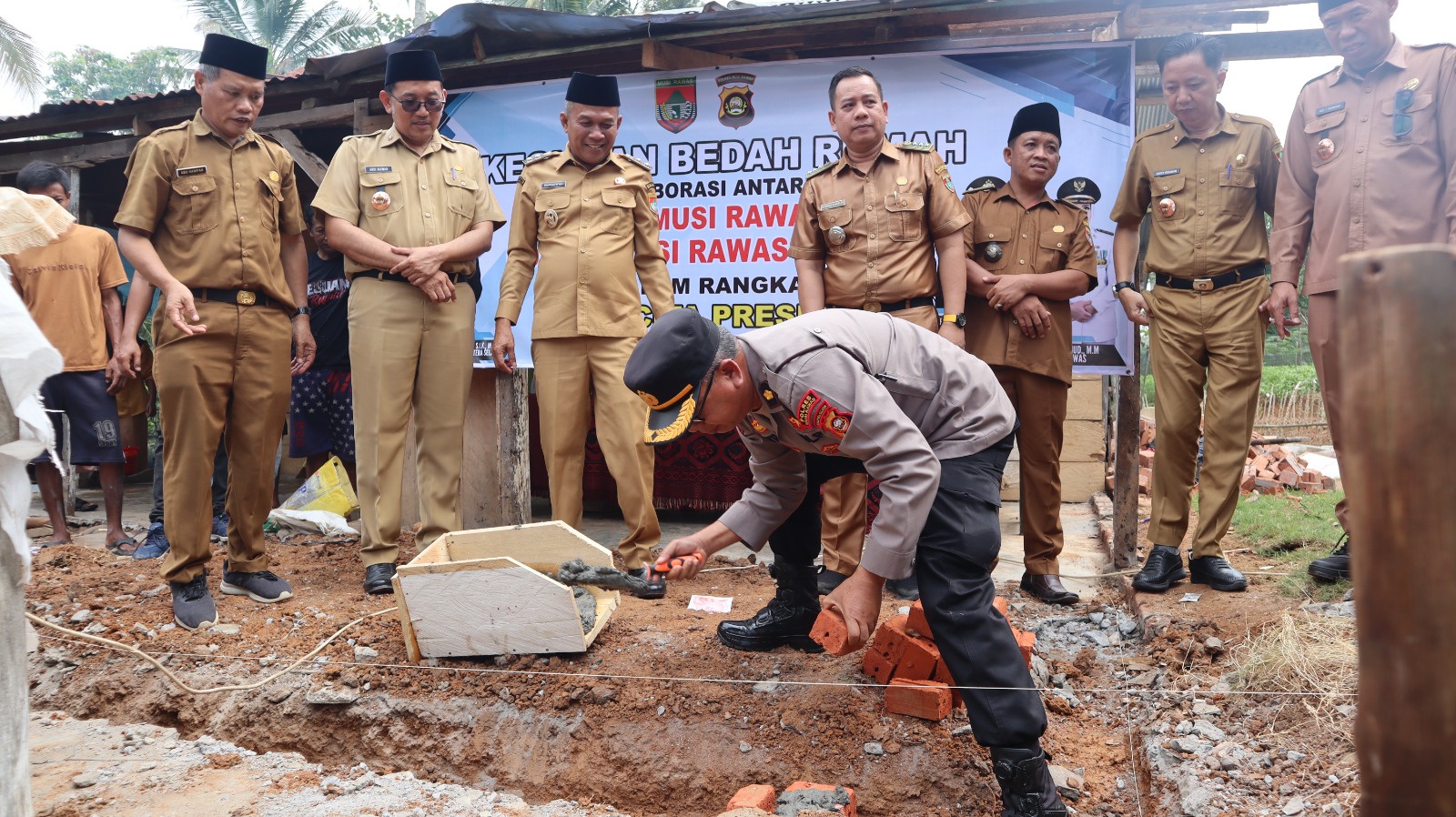 Sukseskan Asta Cita Presiden RI, Polres Musi Rawas Kembali Bersama Pemda Lakukan Bedah Rumah Warga 