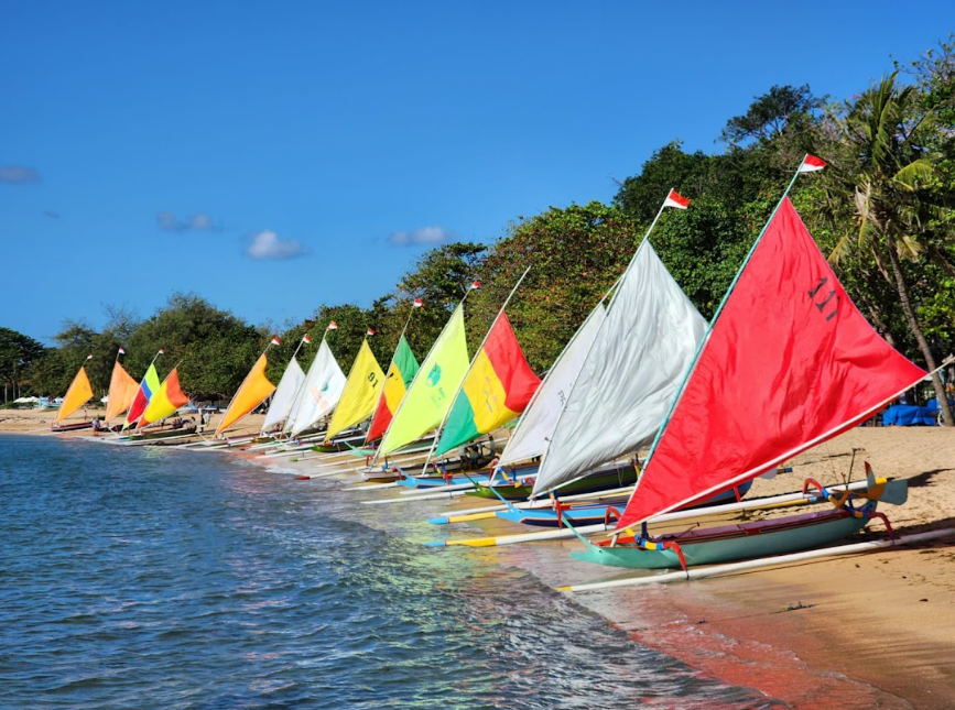 Bentangan Layar Jukung Warnai AstraPay Sanur Village Festival 