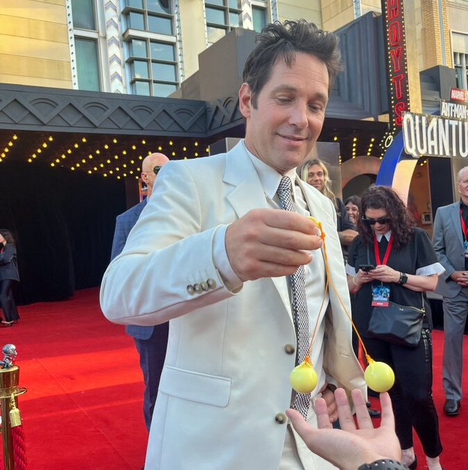 Heboh! Paul Rudd Terciduk Main Lato-Lato, Inikah Senjata Baru Ant-Man?