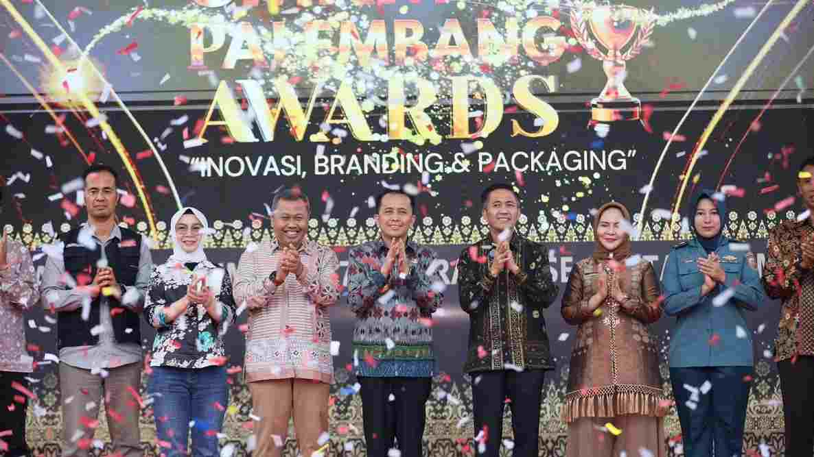 Serahkan Penghargaan UMKM Palembang Awards, Pj Gubernur Fatoni Ajak Masyarakat Sukseskan BBI dan BBWI