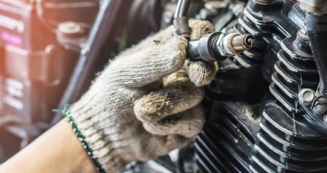 5 Cara Bersihkan Busi Motor yang Kotor dengan Mudah, CEK!  