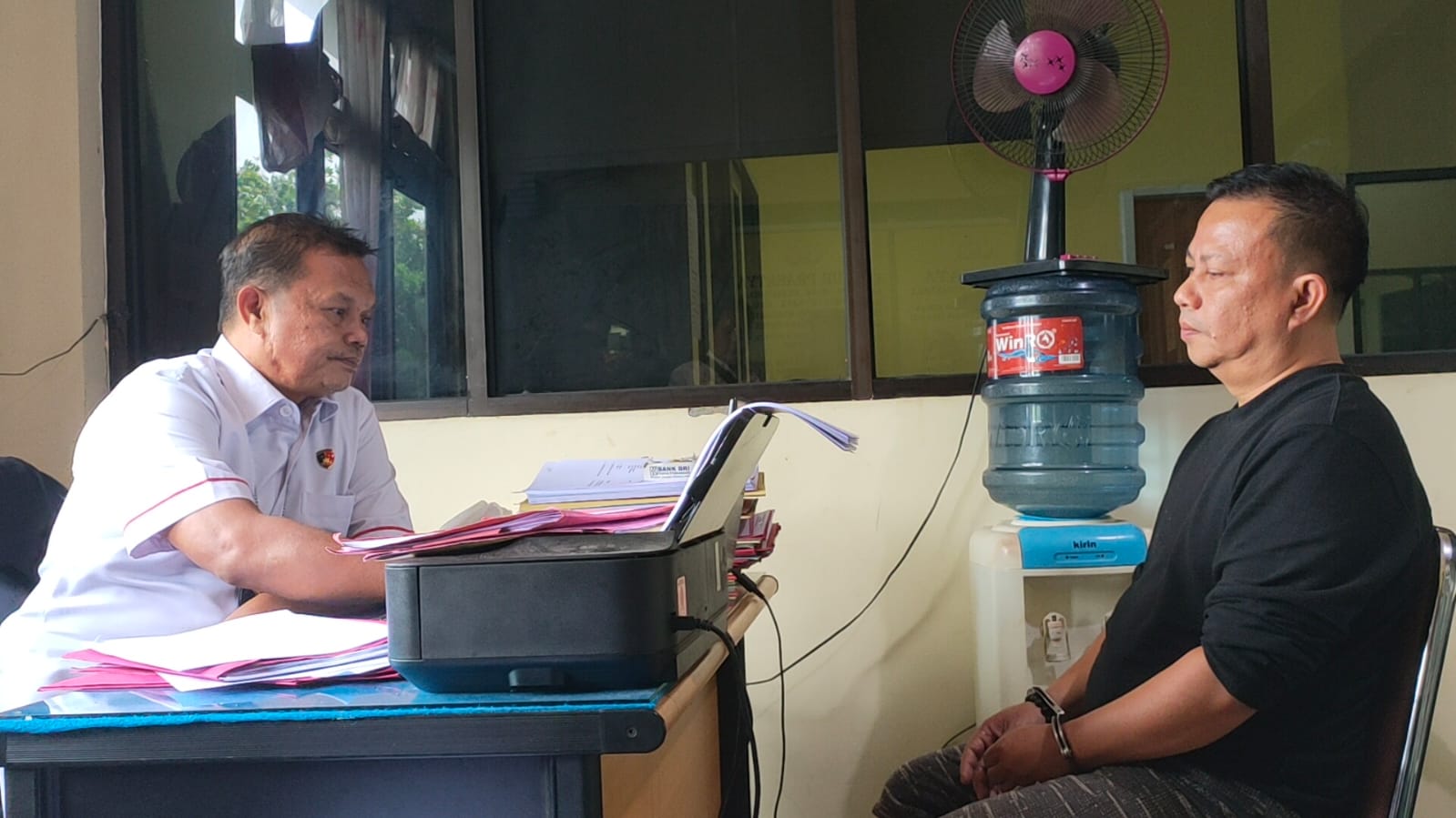 Pejabat Pemkab Muara Enim Ditangkap Polisi Saat Sedang Makan di KFC Demang Lebar Daun