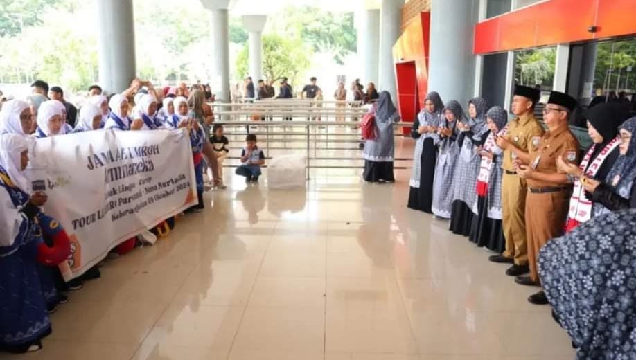 Staf Ahli lll Lepas Jemaah Umroh Arminareka Cabang Palembang di Kota Lubuklinggau