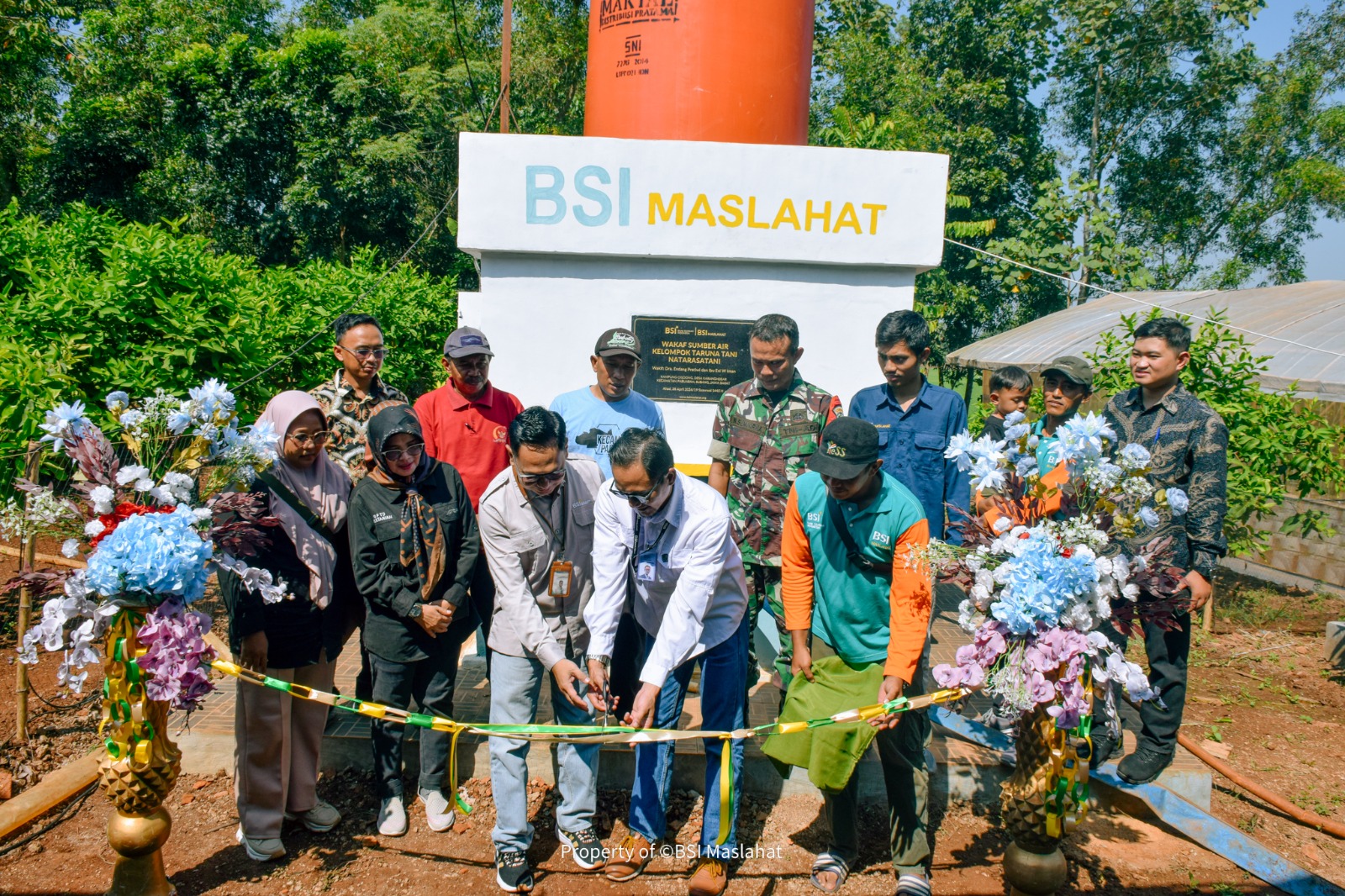 BSI dan BSI Maslahat Resmikan Wakaf Sumur di Dusun Cigoong, Para Petani Langsung Sumringah  