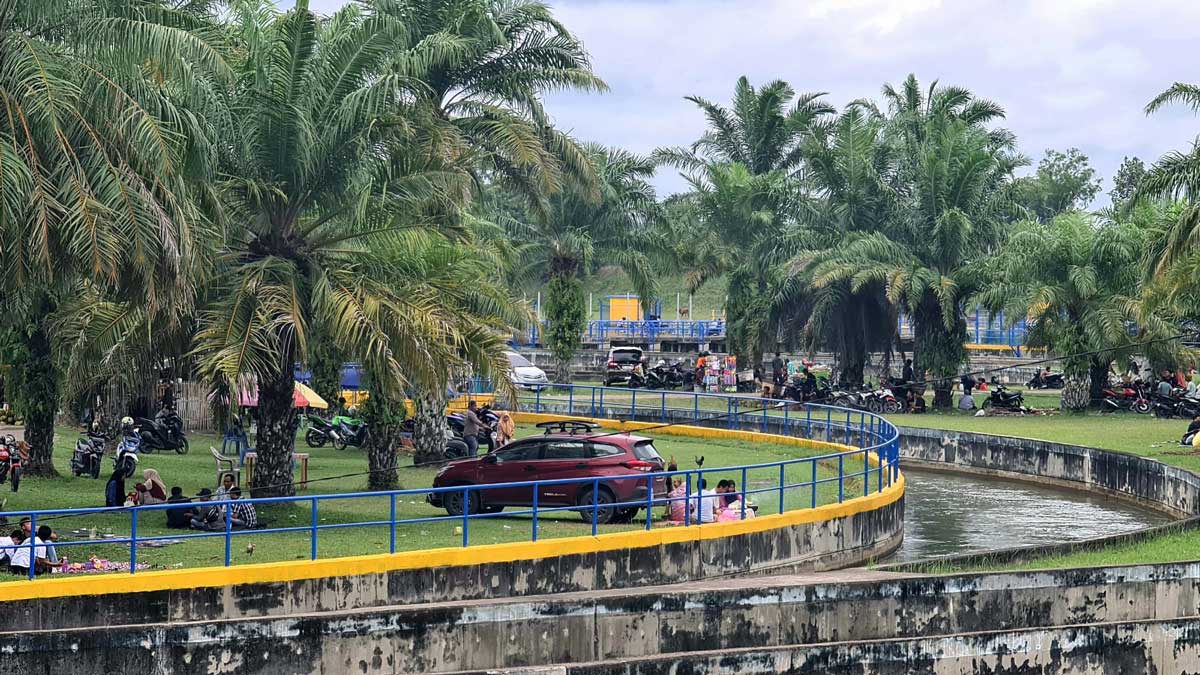 Hanya 7 KM dari Martapura, Bendungan Bersejarah Ini Jadi Destinasi Warga OKU Timur Saat Liburan