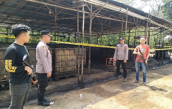 Polsek Sanga Desa Gerebek Tiga Lokasi Illegal Refinery