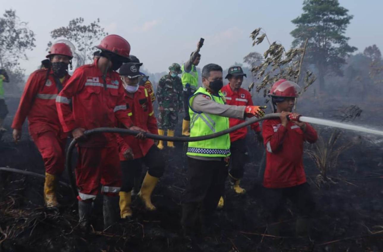 46 Hektar Lahan Gambut di Muba Terbakar, Kapolres Muba Bersama Jajaran Langsung ke Lokasi