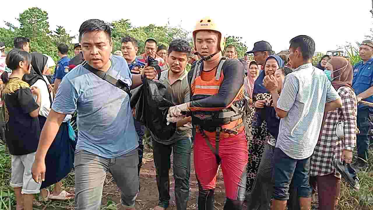 Terseret Arus Banjir di Selokan, Bocah Ini Ditemukan di Tumpukan Eceng Gondok