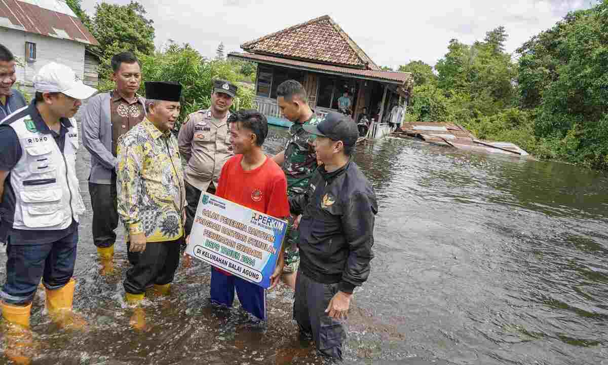 Tomi Gembira, Rumahnya yang Hanyut Diterjang Banjir Diganti oleh Pj Bupati Muba