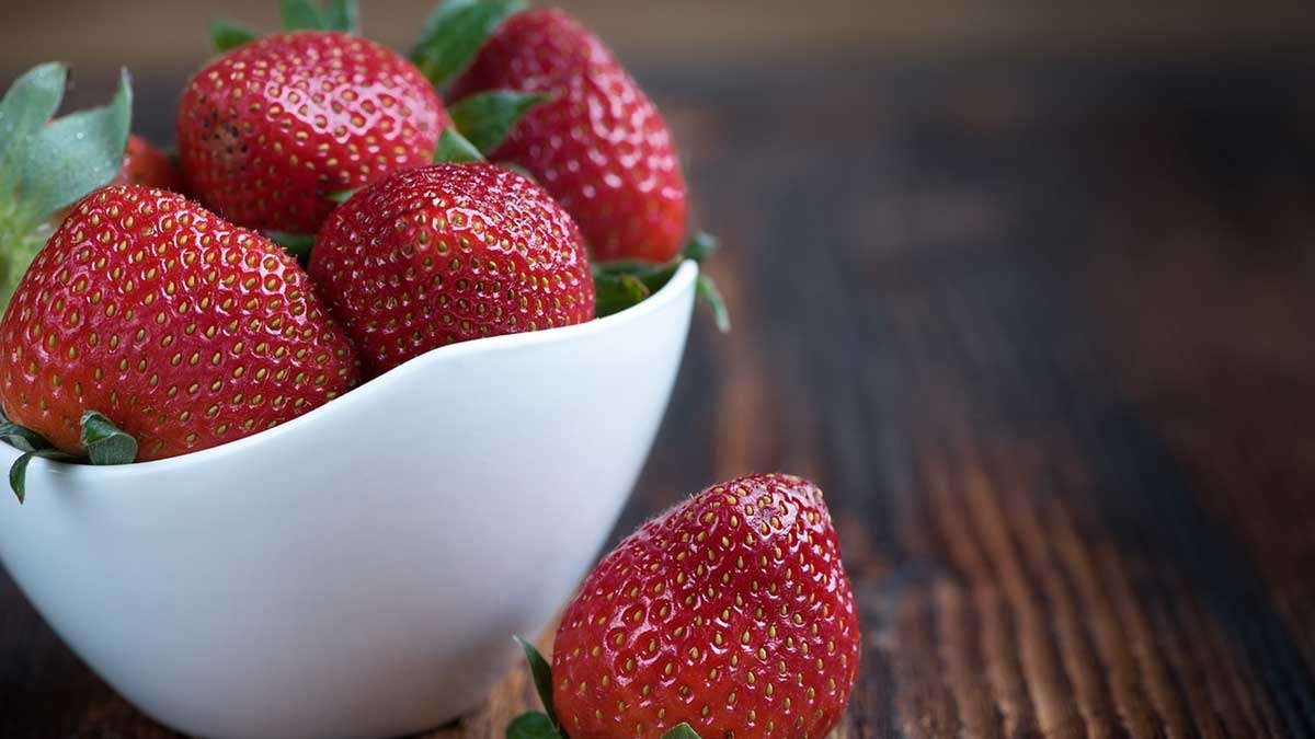 WAW! Tenyata Buah Strawberry Sangat Baik Di Konsumsi Apalagi Saat Berpuasa, Cek Disini Khasiatnya!