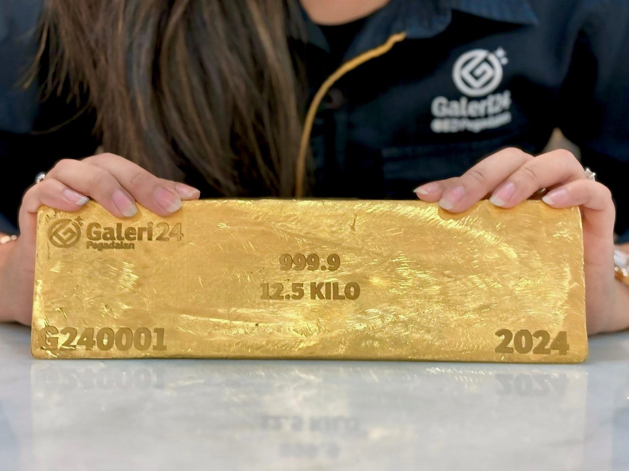 Harga Emas di Pegadaian 14 November 2025, UBS Naik Rp50.000 per Gram, Galeri 24 Tembus Rp2.459.000 per Gram