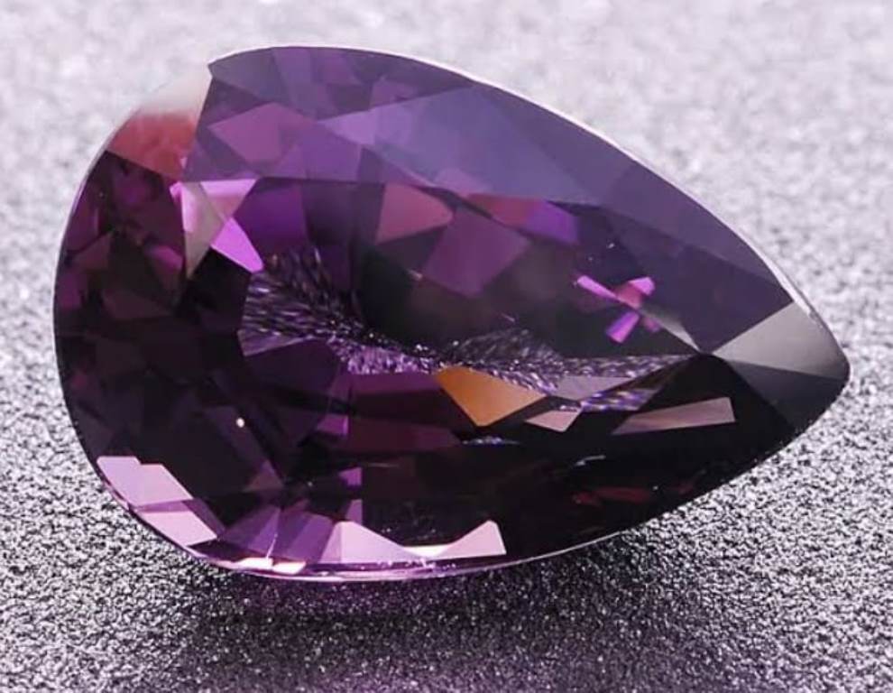 SUPER MAHAL! Inilah 6 Batu Akik dengan Harga yang Tak Terbayangkan