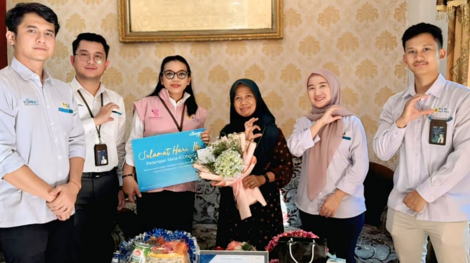 Momen Hari Ibu: ICONNET Sumbagsel Beri Penghargaan Pelanggan Loyal