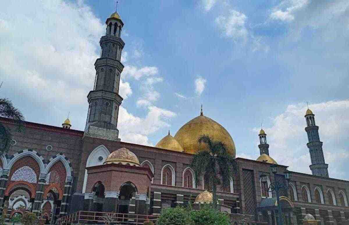 Masjid Terindah dan Terbesar di Asia Tenggara Ini Ada di Depok, Atapnya Terbuat dari Emas 24 Karat