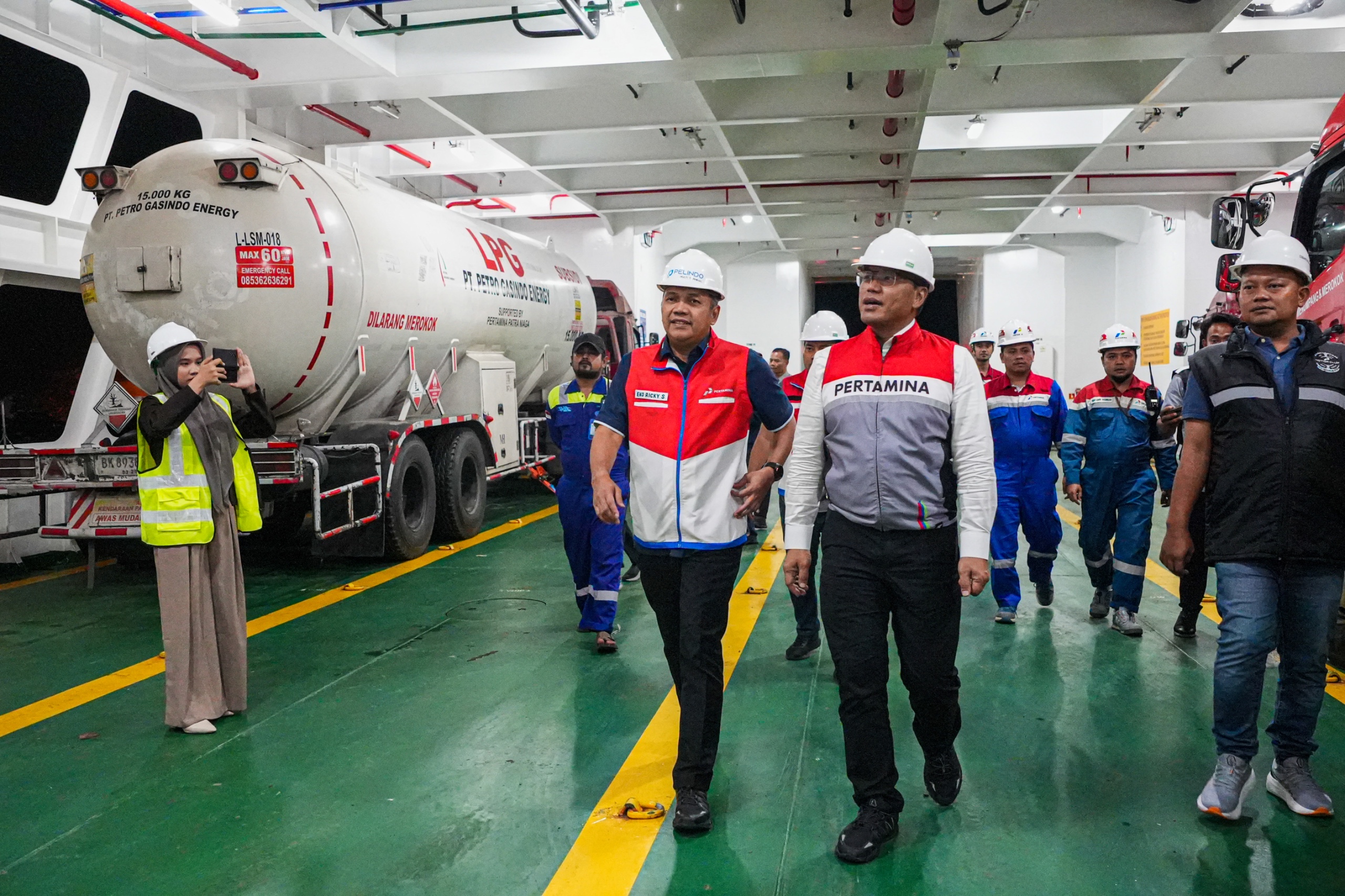 Percepat Distribusi Energi di Aceh, Dirut Pertamina Turun Langsung Tinjau Titik Suplai dan Posko Bencana