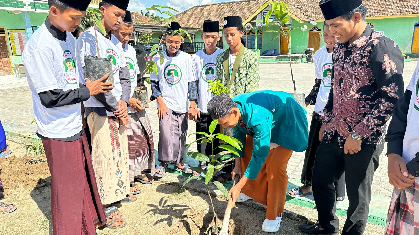 SDG Beri Pelatihan Budi Daya Pohon Mangga untuk Para Santri Ponpes Darussyafaat