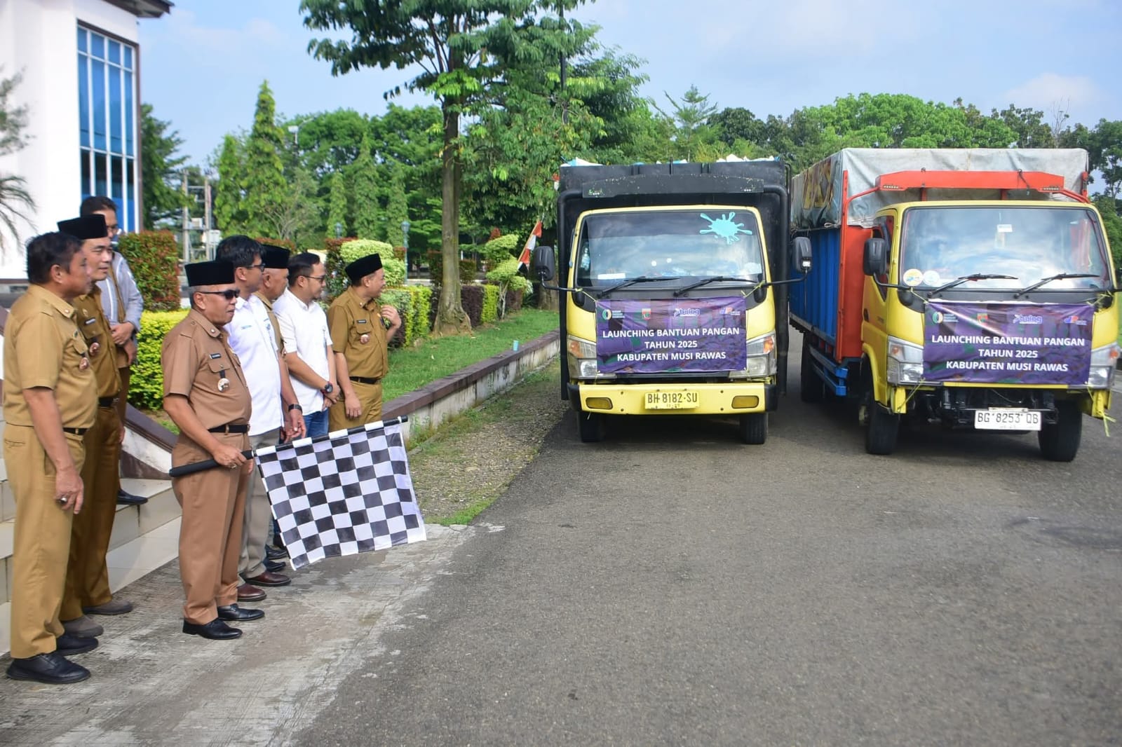 Puluhan Ribu Masyarakat Kurang Mampu di Musi Rawas Terima Bantuan Beras