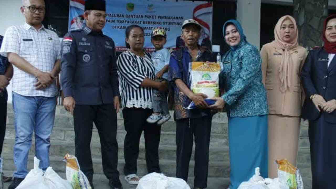 Pemkab Empat Lawang Salurkan Paket Permakanan, untuk 220 Keluarga Berisiko Stunting