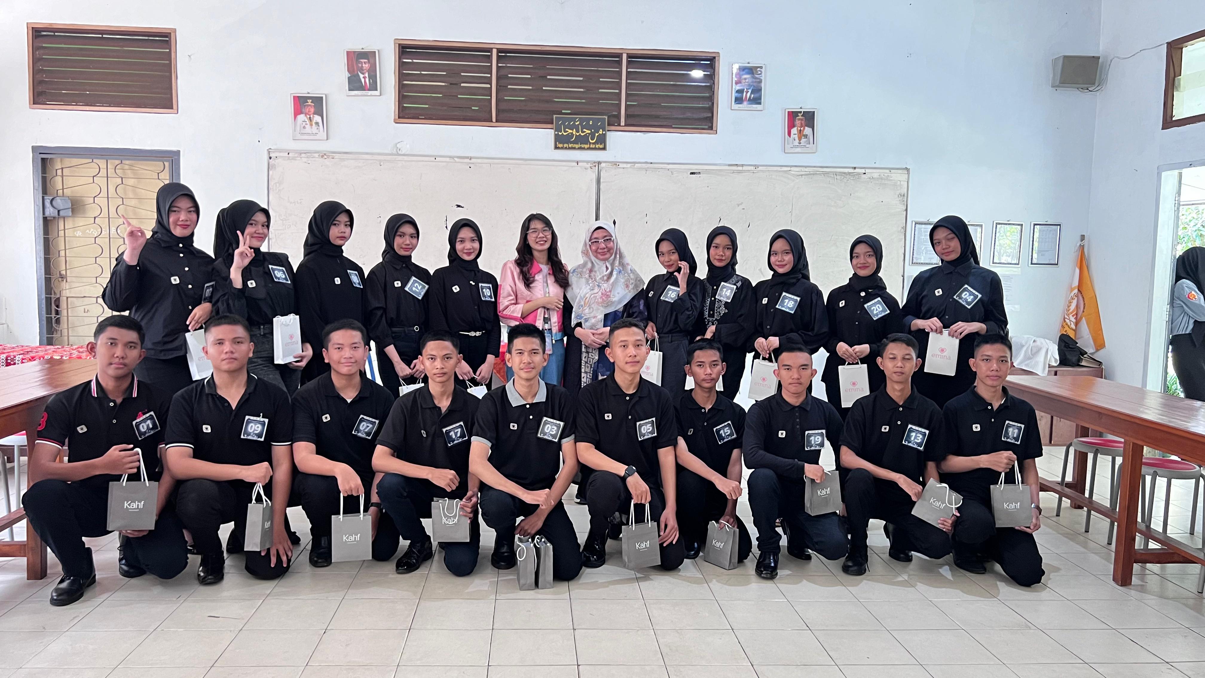 Emina Cosmetics Gelar Beauty and Handsome Class Bersama Bujang Gadis SMA Negeri 14 Palembang