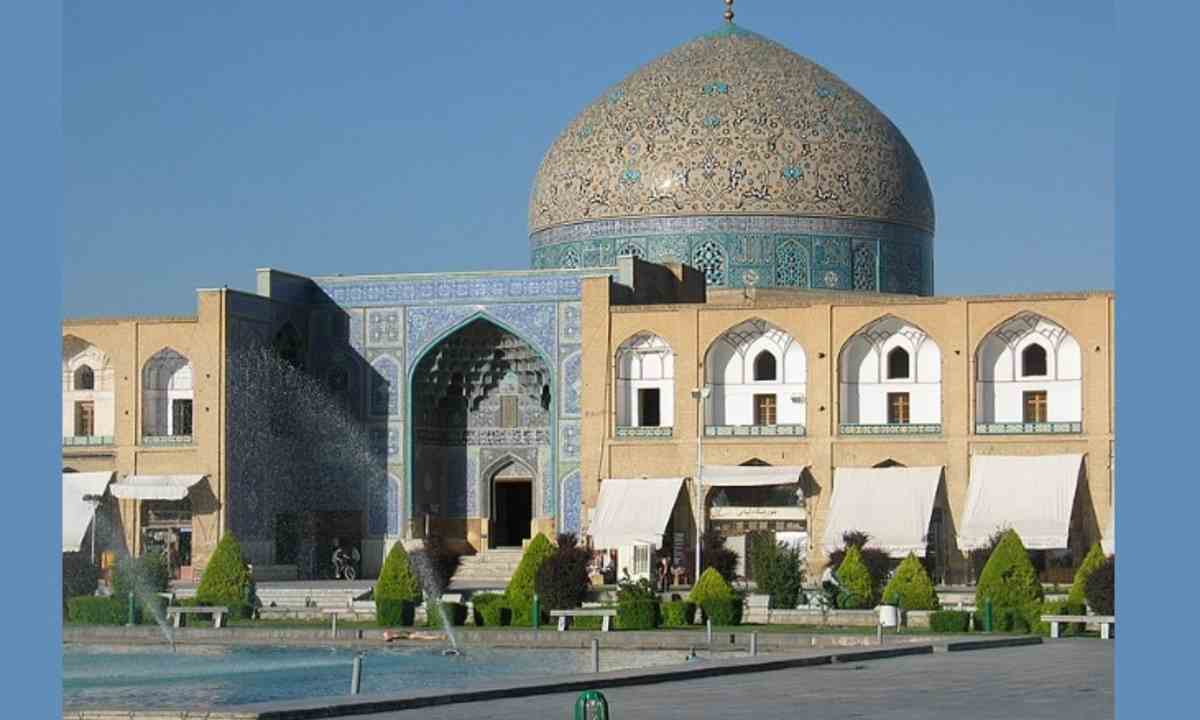 Bukti Kejayaan Islam di Iran, Masjid Berusia 4 Abad Ini Kubahnya Pantulkan Efek Cahaya Warna-warni