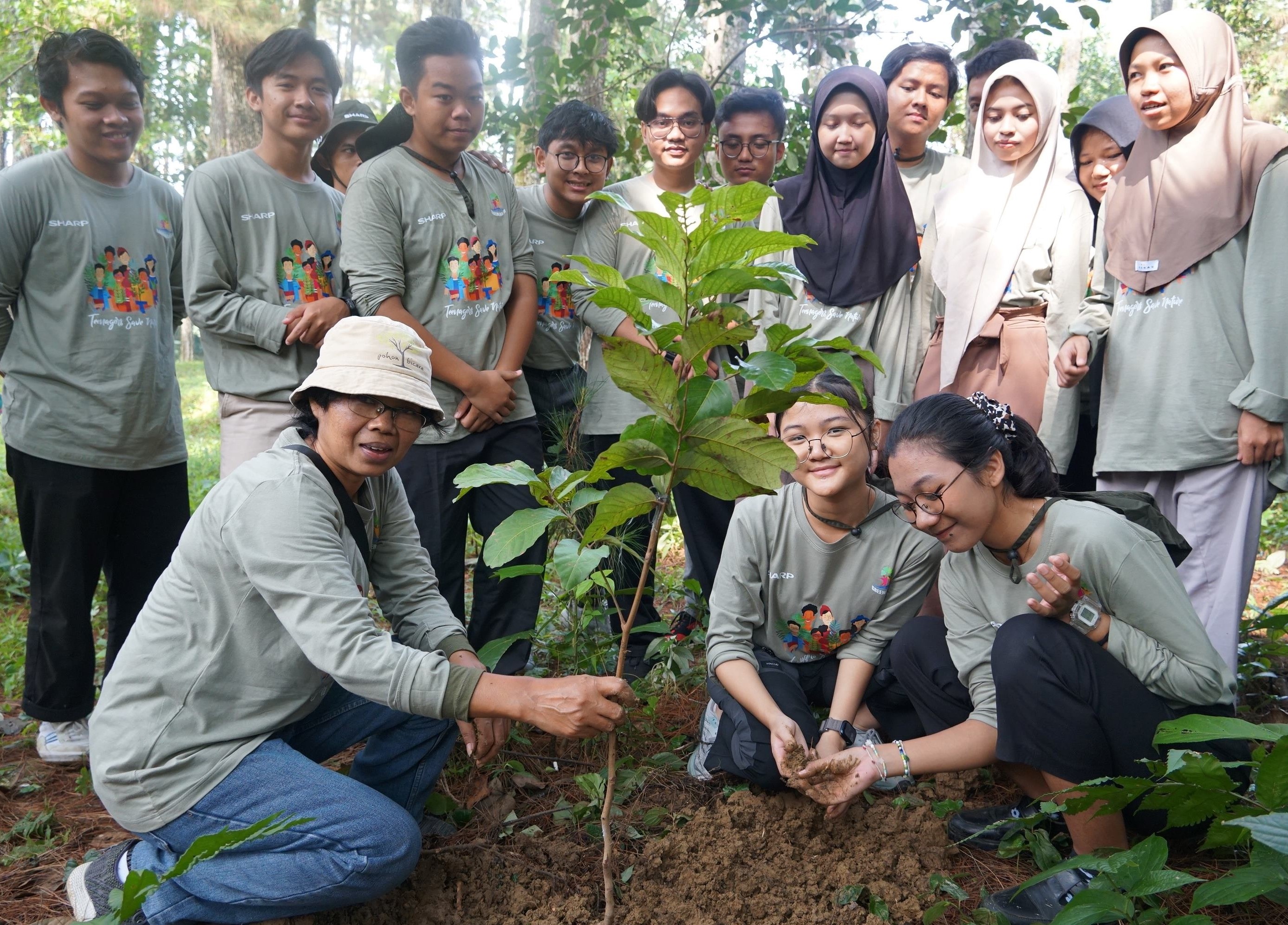 Sharp Indonesia Lantik Anggota Baru Komunitas Lingkungan Sharp Greenerator, Investasi untuk Masa Depan Bumi