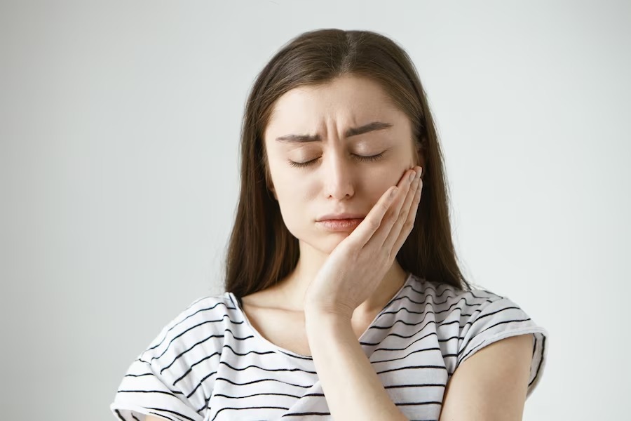 Paling Ampuh! Ini 7 Cara Meredakan Sakit Gigi dengan Bahan Alami
