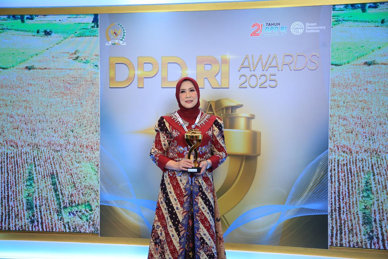 Feby Deru Terima Penghargaan DPD RI Award 2025, Sosok Peduli Ekonomi Kreatif di Sumsel
