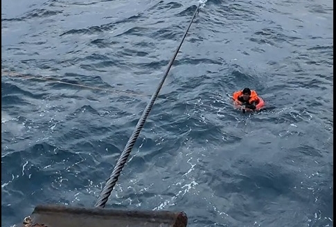 PHE OSES Selamatkan 3 Nelayan Hanyut di Perairan Kepulauan Seribu