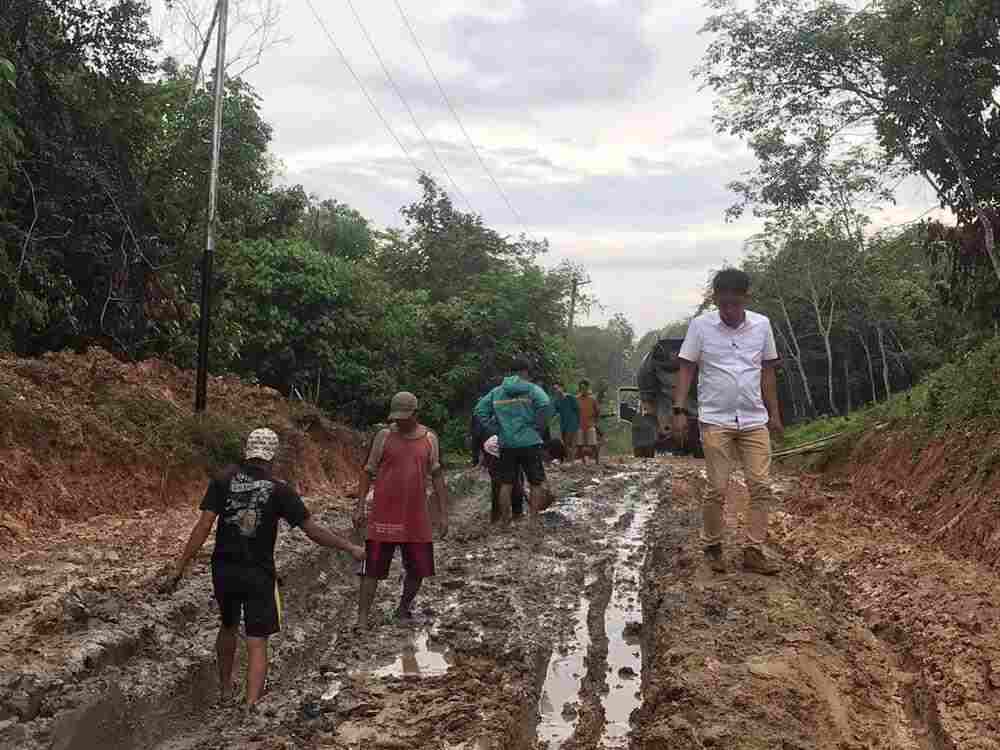 Pj Bupati Apriyadi: Anggarkan Rp9, 4 M, Perbaiki Jalan Desa Talang Simpang-Rukun Rahayu