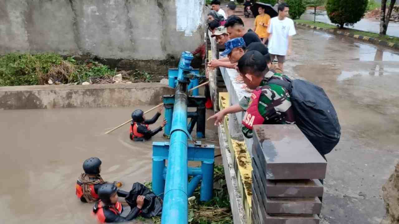 2 Bocah Tenggelam saat Hujan Deras di Palembang, Kantor SAR Palembang Lakukan Pencarian