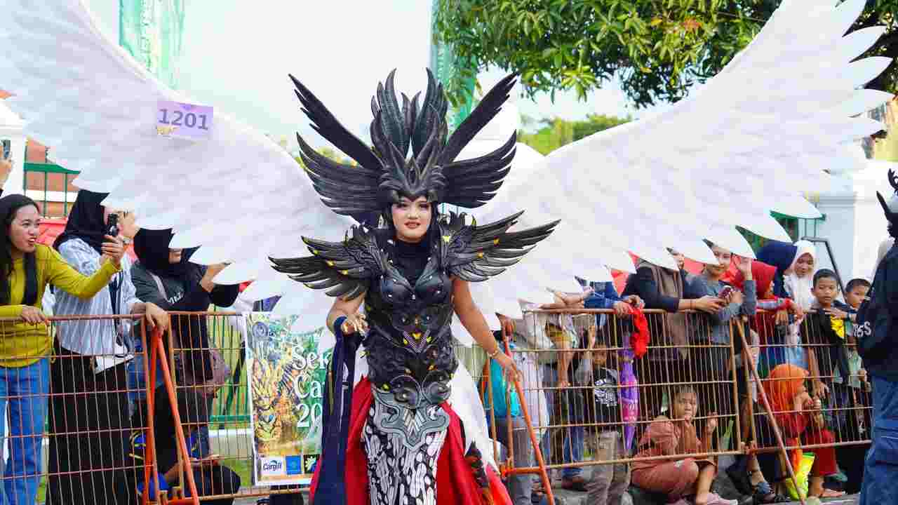 Bak Lautan Manusia, Masyarakat Muba Padati Jalan Kolonel Wahid Udin Saksikan Karnaval