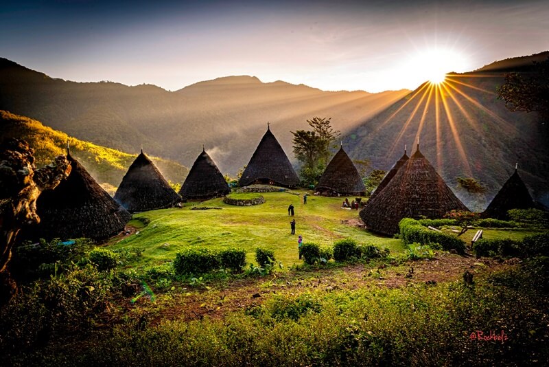 AMAZING, Sudah Berdiri Ribuan Tahun, Kampung Unik Ini Berada di Atas Awan dengan Pemandangan Menakjubkan!