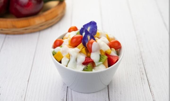 Bikin Sendiri Lebih Puas! Ini Resep Salad Buah Super Creamy, Cocok Jadi Teman Ngemil Sehat