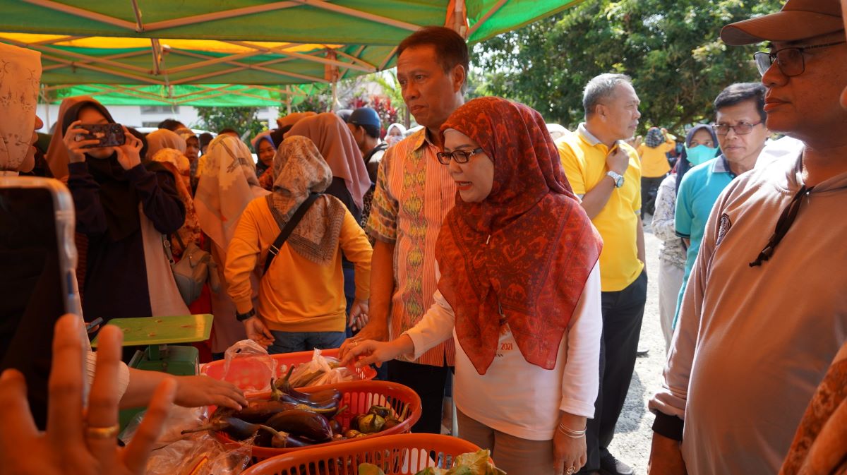 Warga OKI Serbu Pasar Murah Jelang Idul Adha 1445 Hijriah