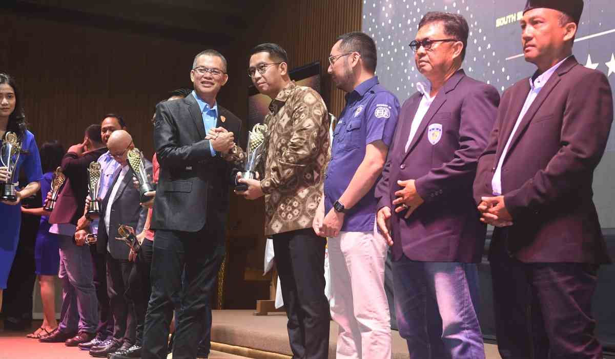 IMI Awards, Pj Bupati Apriyadi Dinobatkan Jadi Tokoh Otomotif Sumsel