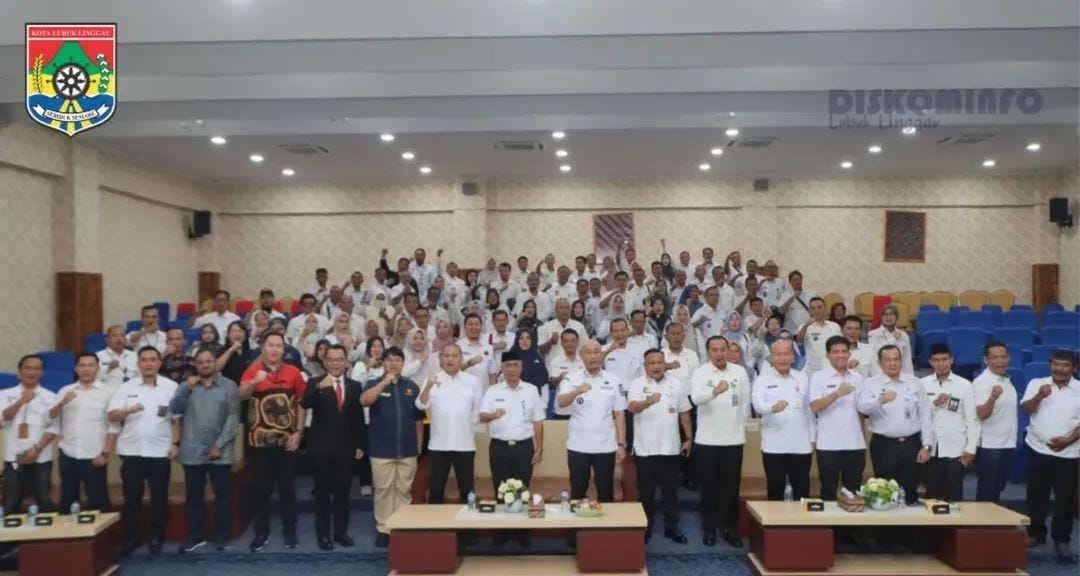 Wali Kota Lubuk Linggau H Rachmat Hidayat Hadiri Penyerahan SPPT PBB-P2 kepada Camat dan Lurah