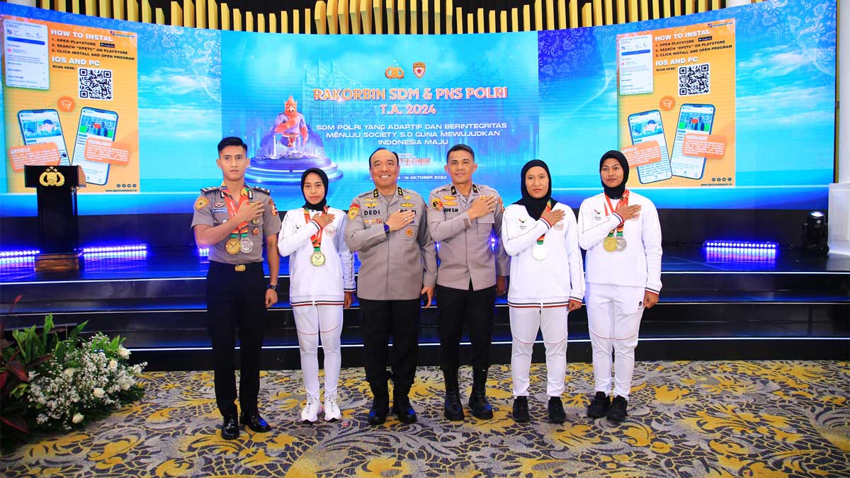 Polri Beri Penghargaan Pin Emas Untuk Atlet Polri Berprestasi di PON XXI Aceh-Sumut