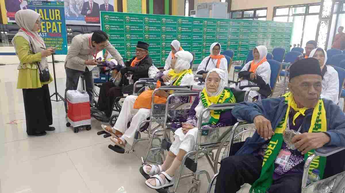 450 Calon Jemaah Haji Kloter 1 Tiba di Asrama Haji Palembang, Panitia Siapkan Jalur Fast Track Bagi CJH Lansia