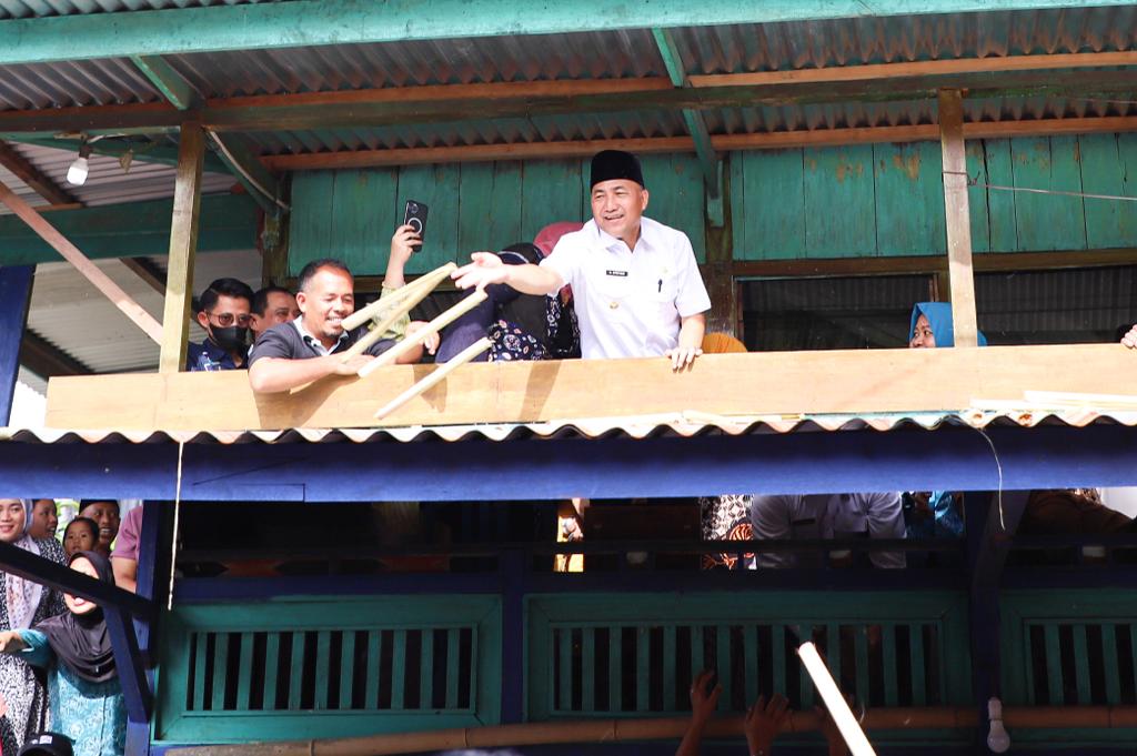 Hadir di Sedekah Bumi Desa Kertayu, Pj Bupati Muba: Tetap Jaga Tradisi Ini