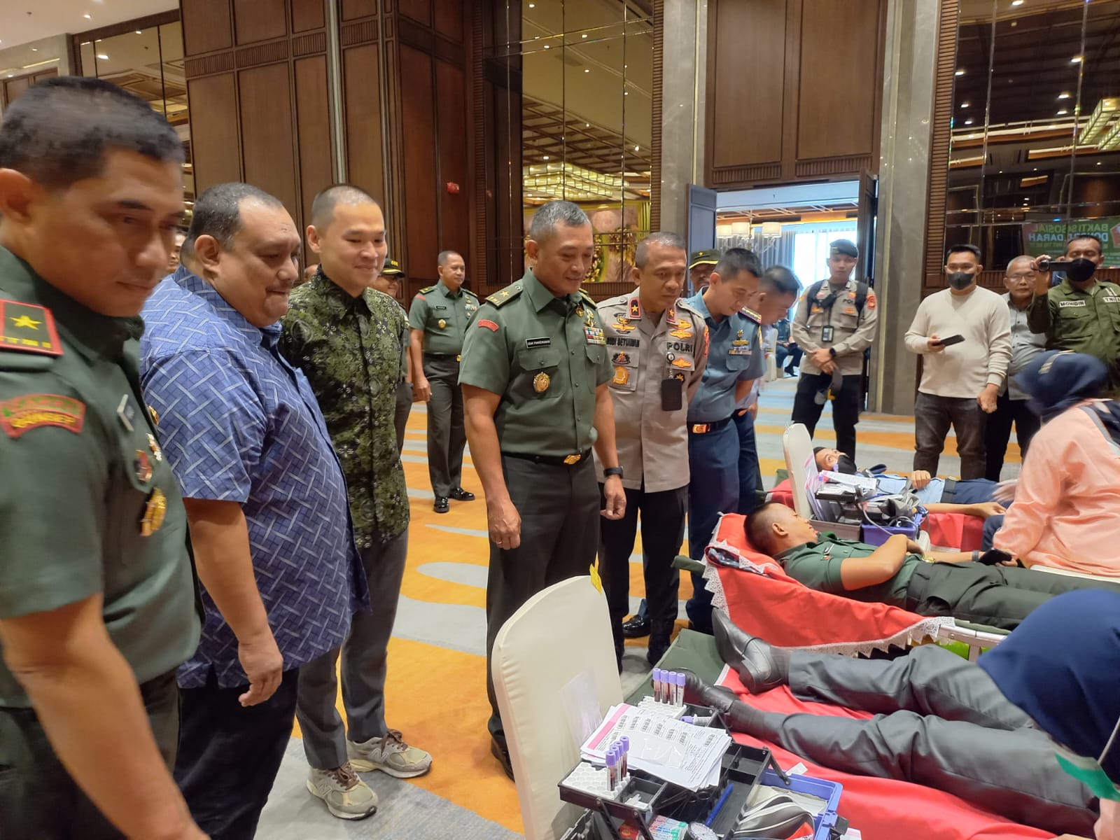 Peringati HUT TNI ke 77, SoMa dan TNI Gelar Aksi Donor Darah