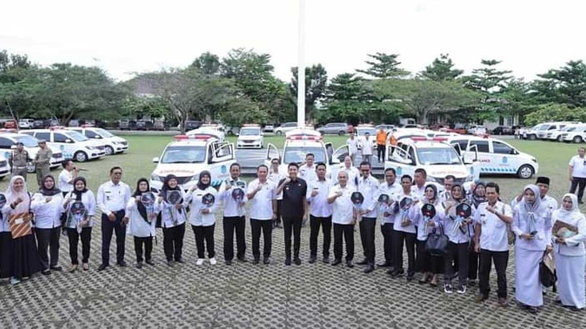 Bagikan 16 Ambulans, Bupati Ogan Ilir Panca Tekankan Hal Ini