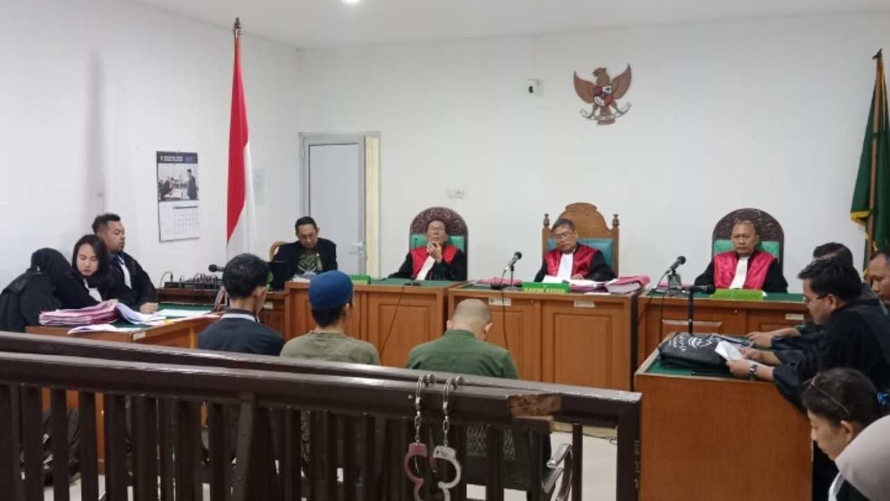 Dituntut 3 Tahun Penjara, Pekerja Rokok Ilegal Minta Dibebaskan: Kami Hanya Kuli!