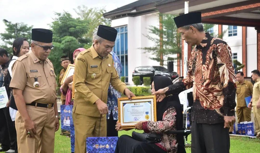 Wabup Musi Rawas Pimpin Apel PNS yang Masuk Masa Pensiun