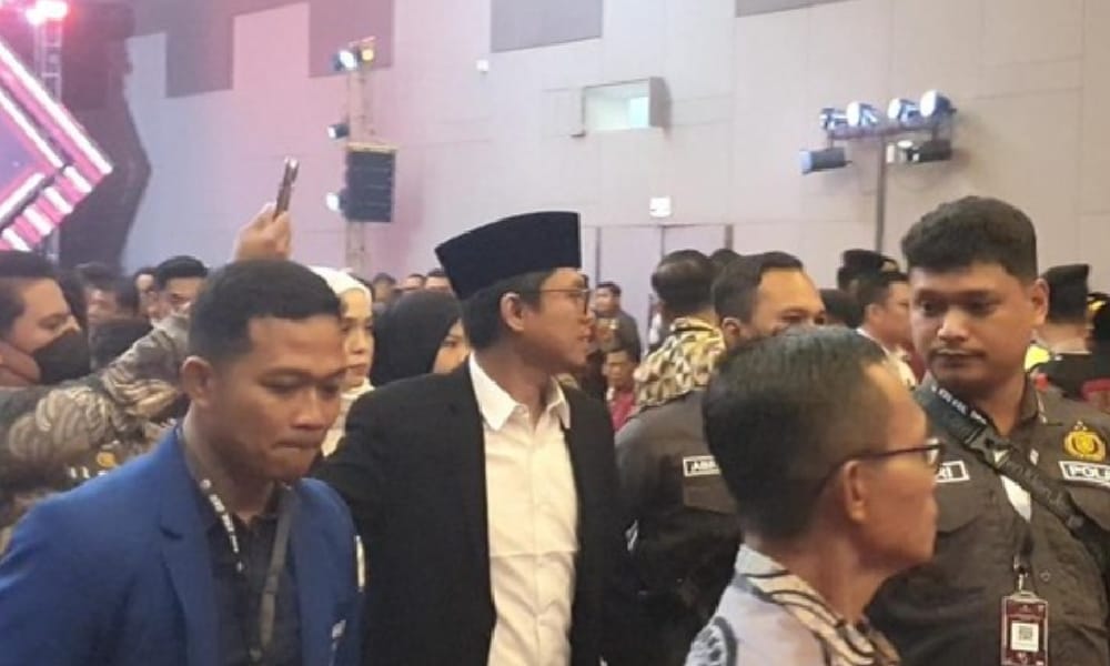 WADUH! Debat Pilkada OKU Nyaris Ricuh, Salah Satu Paslon Walk Out