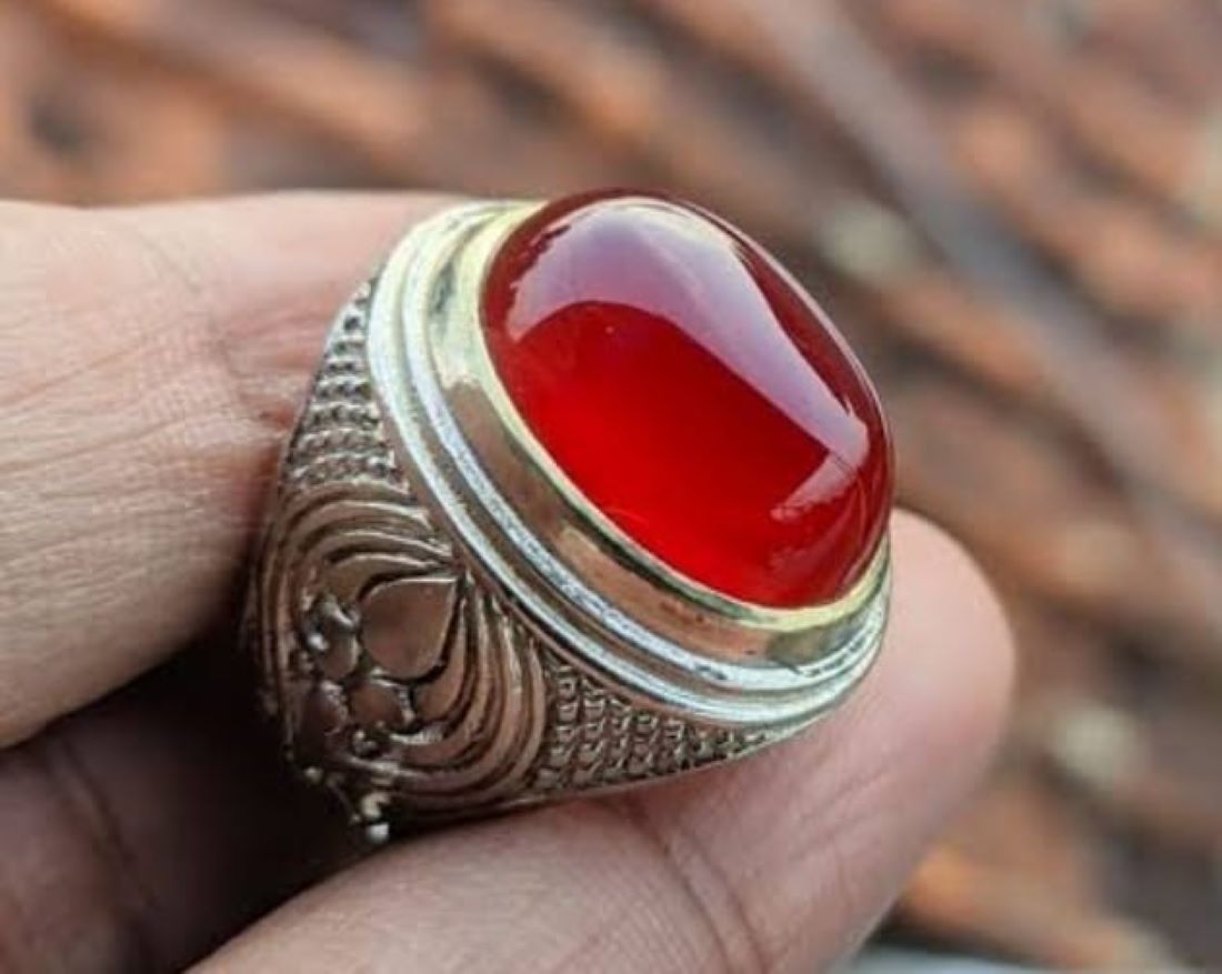 BATU AKIK RED BARON: Pilihan Sempurna untuk Zodiak Scorpio