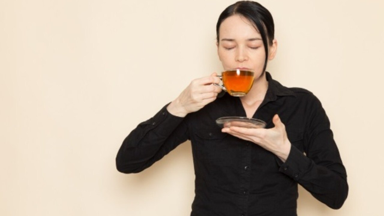 Es Teh vs Teh Hangat, Mana yang Lebih Pas untuk Berbuka Puasa?