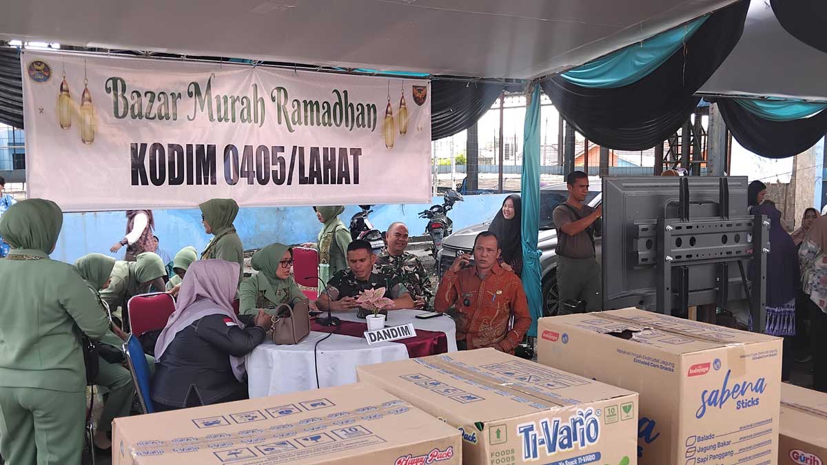Rela Antre Berjam-jam! Warga Lahat Serbu Bazar Murah Ramadan Kodim 0405 dan Disperindag