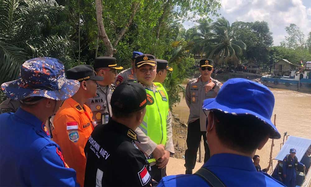 Kapolda Sumsel Tinjau Lokasi Ambruknya Jembatan Lalan Akibat Tertabrak Ponton, 1 Ditetapkan Tersangka